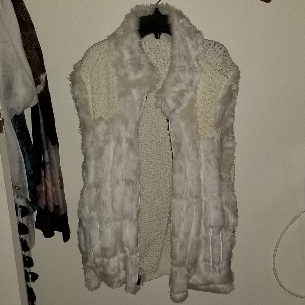 🌰 Reversible faux fur. Vest